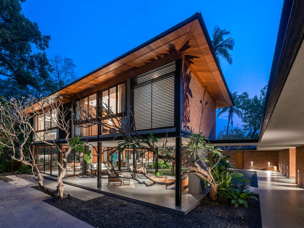 Private spaces for the homeowners are accommodated in a brick structure connected to the glass pavilion Image Credit: ©PHX India, Sebastian Zachariah