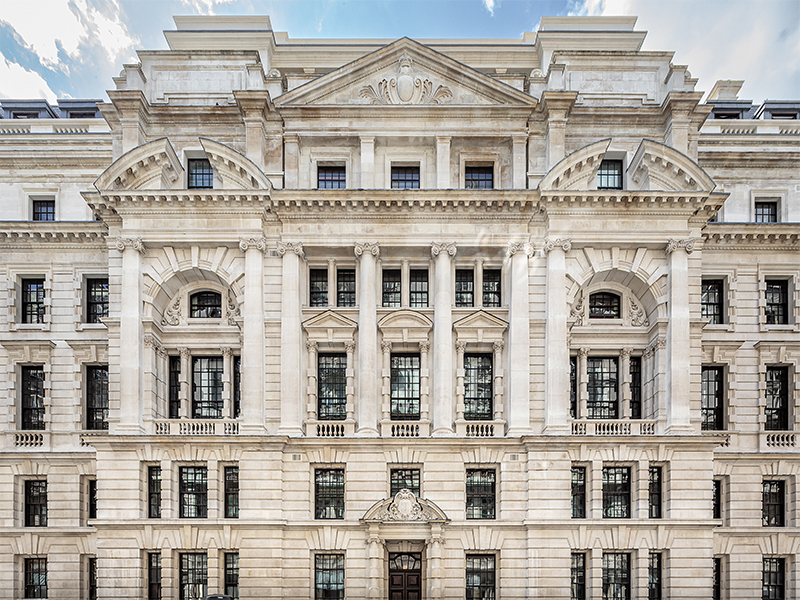 London-Whitehall-Apartment-Raffles-Design-Pataki