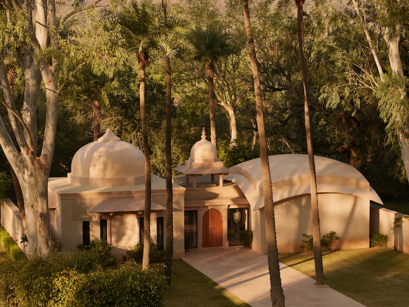 Celebrated-Architect-Ed-Tuttle-Reimagines-Amanbagh-Is-His-Contemporary-Architectural-Homage-To-Mughal-India-design-pataki-01