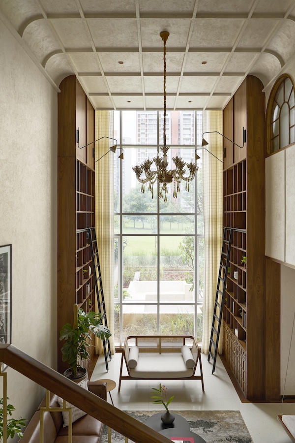 The design of the home library blends old-world sophistication with modern functionality. All furniture including the daybed is designed in-house by Insitu Design Studio along with the execution agency Fabfiled. The Chandelier is from Kumar Lights, the bent focus lights are from Spectrum Lights and the abstract rug is from Jaipur Rugs. (Image credits: Yadnyesh Joshi)